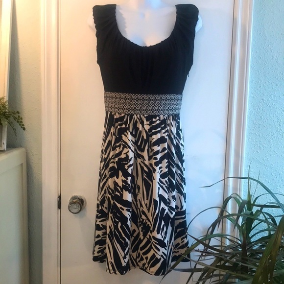 Max and Cleo Black Print Dress Size 4 - Picture 12 of 12